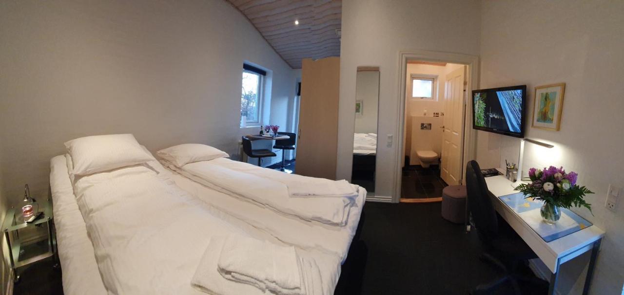 Bente'S Guesthouse โฮลสเตโบร ภายนอก รูปภาพ