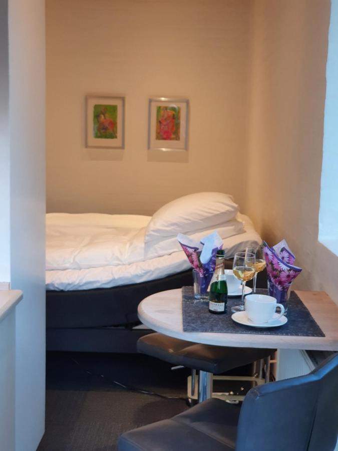 Bente'S Guesthouse โฮลสเตโบร ภายนอก รูปภาพ